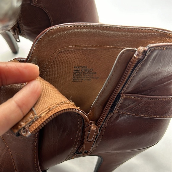 KENNETH COLE UNLISTED Size 8MHigh Heel Ankle Boots Womens Zipper Brown. - Picture 6 of 12